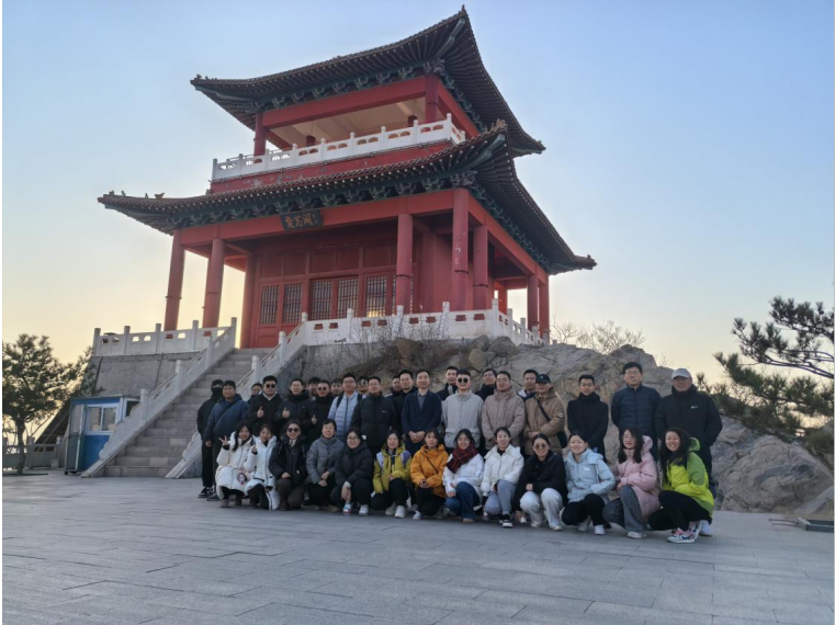 党建引领阔步行 践履徒步忆初心——中天圣塬党支部承办开展“冬日疾行·聚力西山”主题党日徒步活动